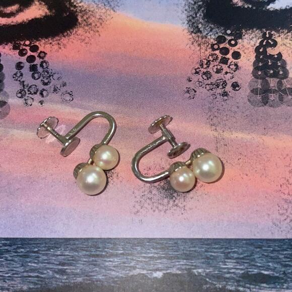 14K White Gold Pearl Earrings - Picture 2 of 3